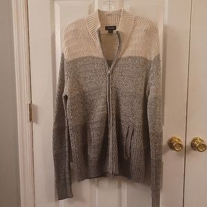 Alfani grey and white zip up sweater shirt. Sweater has never been worn with tag